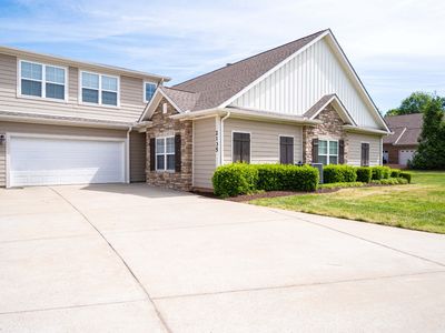 2135 Stonecenter Ln