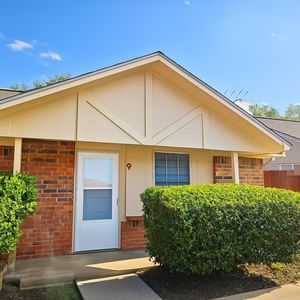 200 Bonnie Bell Ln