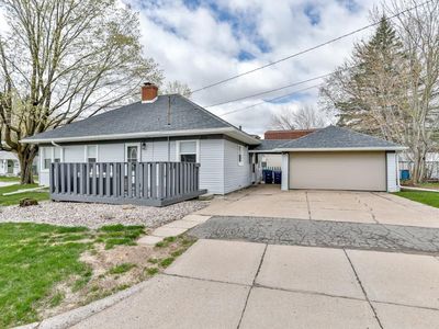 828 E WAUSAU AVENUE