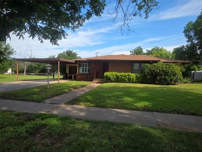 1213 Hillcrest Dr