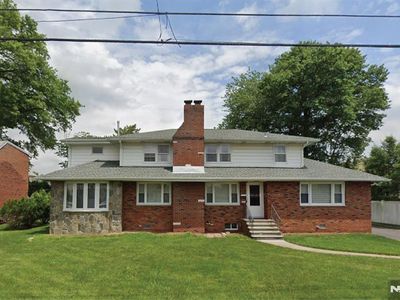 44 Roosevelt St