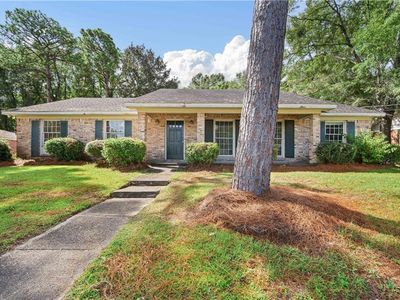 6225 Parkwood Dr