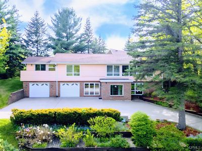 30 Lakeview Dr