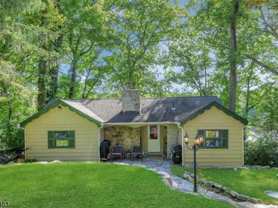 49 Lake Shore Rd