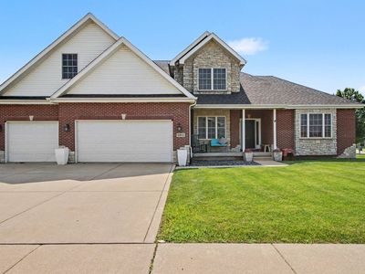 5911 Wildrose Ln