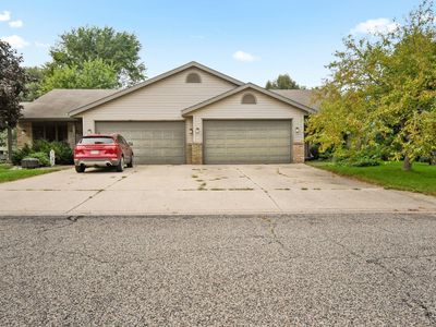 706 Forest Edge Dr