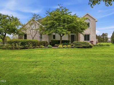 319 Valley Ln
