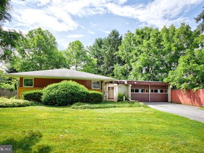 242 W Whitehall Rd