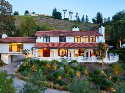 4548 Valley Spring Dr