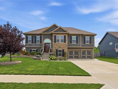 Property at 10019 N Lister Ave, Kansas City, MO