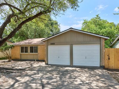 4405 Dovehill Dr