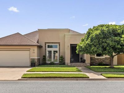3105 W Lake Ave