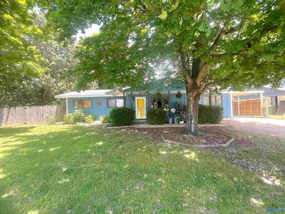 2122 Fernbrook Dr NE