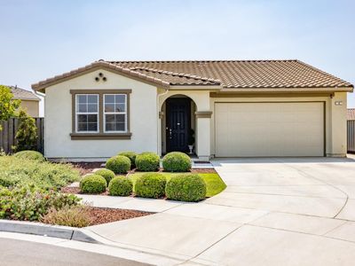 6 Campania Cir