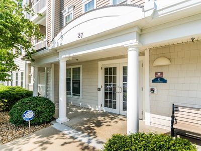 87 Clocktower Dr #203
