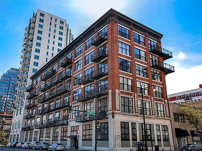 1601 S Michigan Ave APT 405