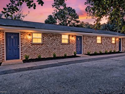 2706 Crestline Dr