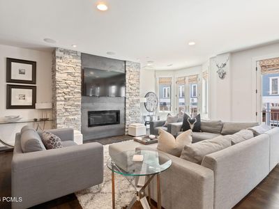 614 Main St #201