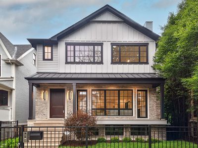 1907 W Cuyler Ave