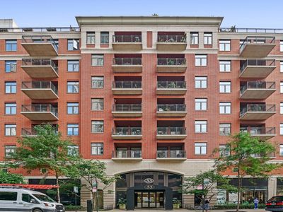 33 W Huron St APT 413
