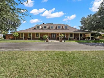 2211 Oaklawn Dr