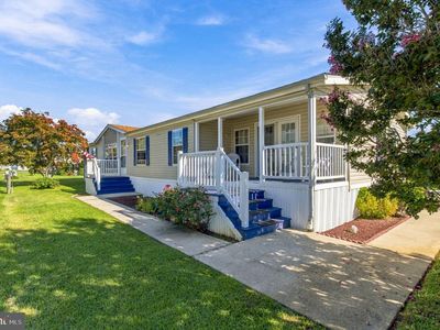 9 Mayfair Ln