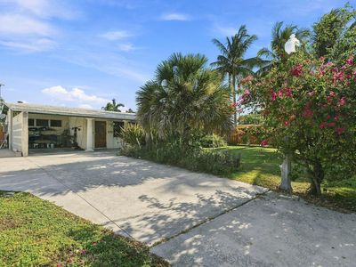 2511 NE 12TH Court