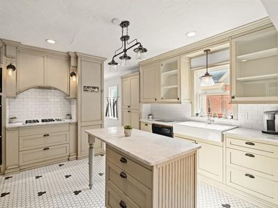 532 NW 40th St