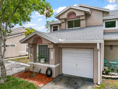 Property at 2030 Discovery Circle E, Deerfield Beach, FL