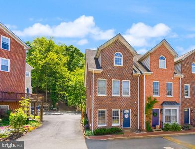 202 Center Ln