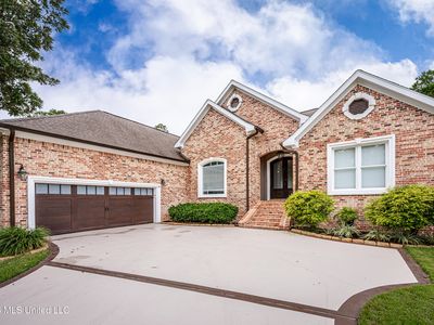 7035 Greenview Cv