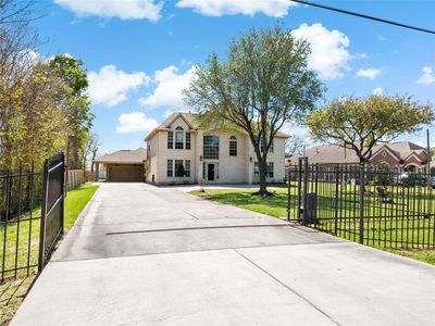 5631 Brookfield Dr