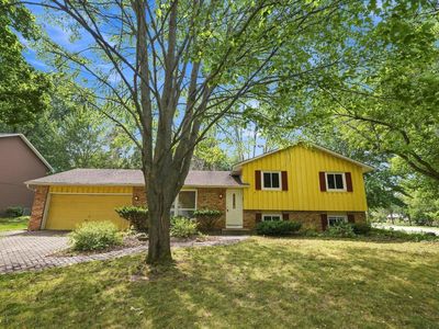 2527 Interlachen Dr
