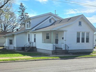 1208 E Division Ave