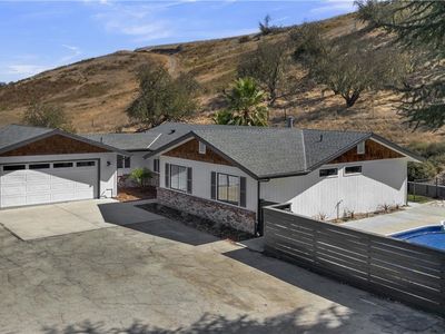 3925 Hillcrest Dr