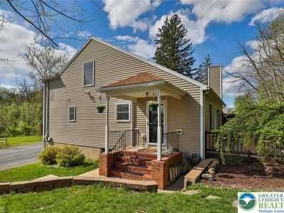 1949 Bushkill Dr