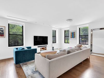 478 Central Park W APT 2B