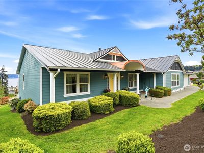 838 Gladstone Drive