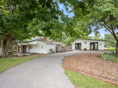 5825 Cobb Hollow Rd