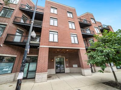 1890 N Milwaukee Ave APT 4C