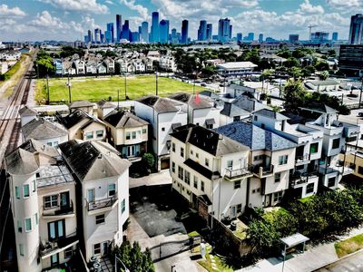 114 Heights Blvd #E