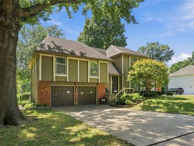 Property at 2201 W 120th St, Leawood, KS
