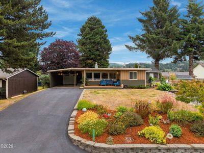 3652 NE Johns Loop
