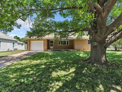 152 W Wallace Ave