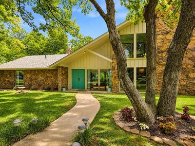 2904 Arrowhead Dr