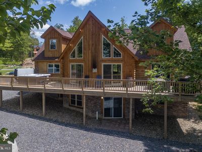 22 Taylor Ln