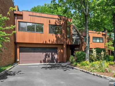 12 Kira Ln