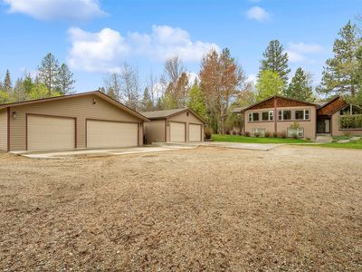 565 Chickadee Ln