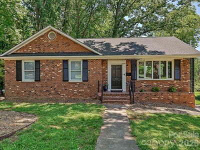 6947 Woodstock Dr