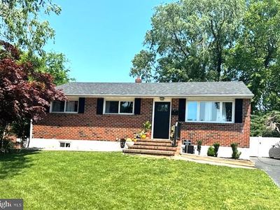 5 Holly Dr